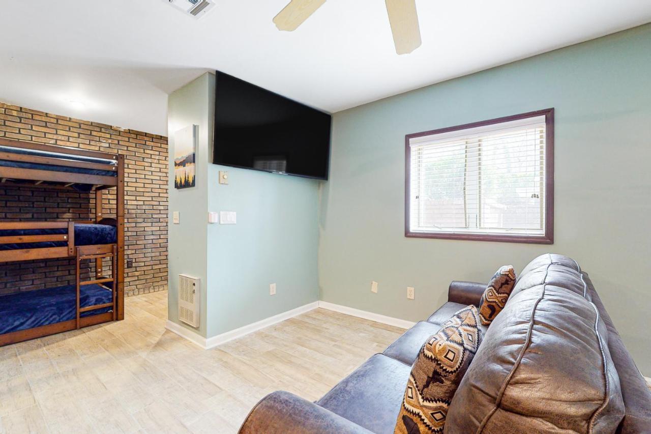 Smoky Mountain Castle Caretaker'S Apartment Sevierville Buitenkant foto